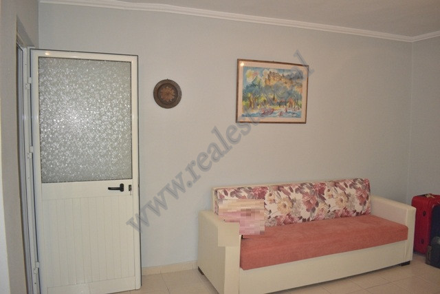 Apartament 1+1 me qira ne &nbsp;rrugen Bajo Topulli prane Spitalit Continental ne Tirane.
Ndodhet n